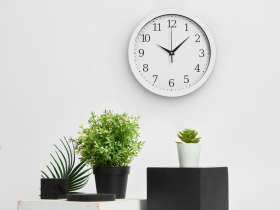 Пластиковые настенные часы  диаметр 25,5 см Yikigai, белый №6